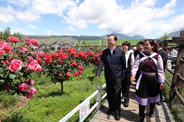 王宁在丽江市迪庆州调研时强调
建好滇中引水工程 助力地方经济发展 造福广大人民群众