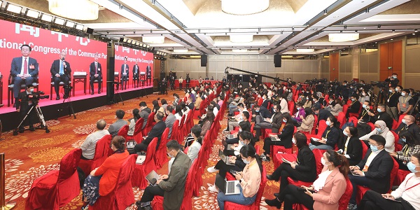 党的二十大新闻中心举行第四场集体采访-600.jpg