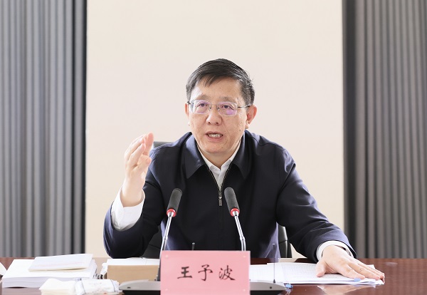 王予波在省贵金属集团宣讲党的二十大精神并调研2-600.jpg